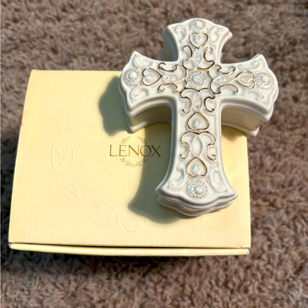 Lenox Cream and Gold Decorative Cross